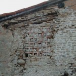 Particolare antica apertura murata